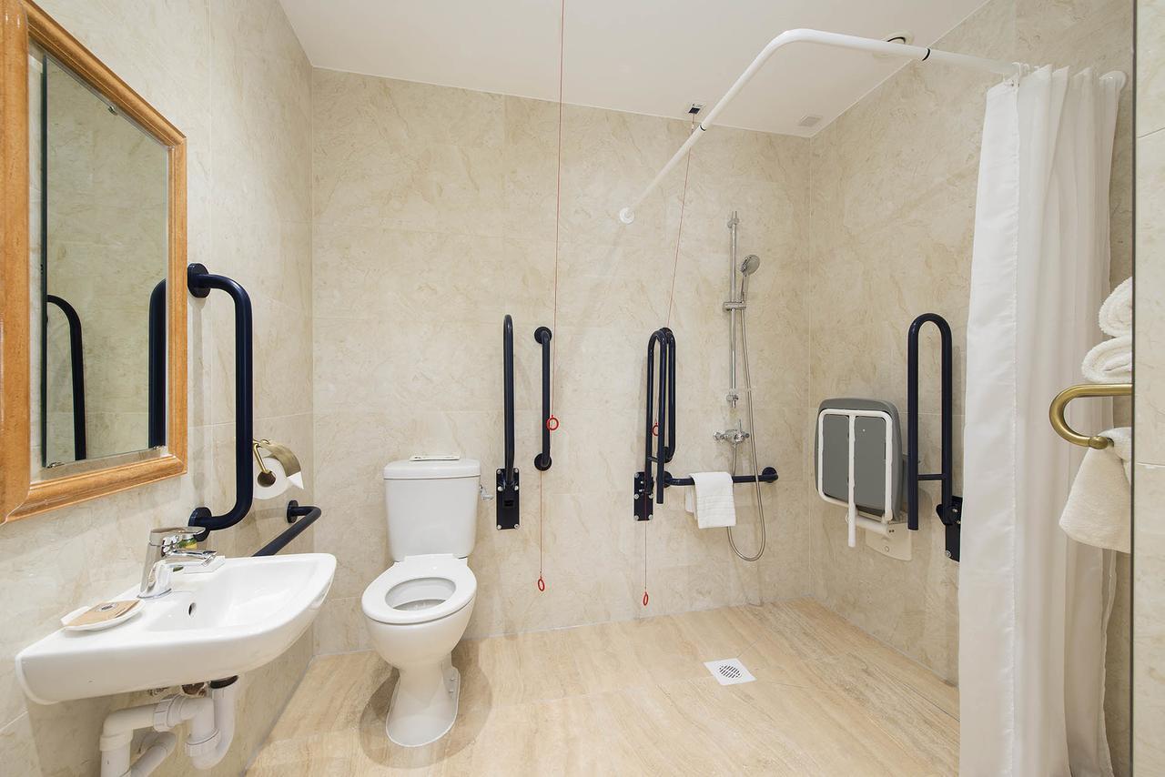 The George Street Hotel Оксфорд Экстерьер фото Disabled toilet with alarm