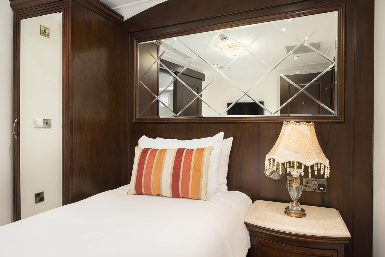 The George Street Hotel Оксфорд Экстерьер фото A single room