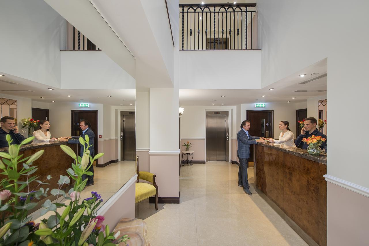 The George Street Hotel Оксфорд Экстерьер фото The hotel's reception