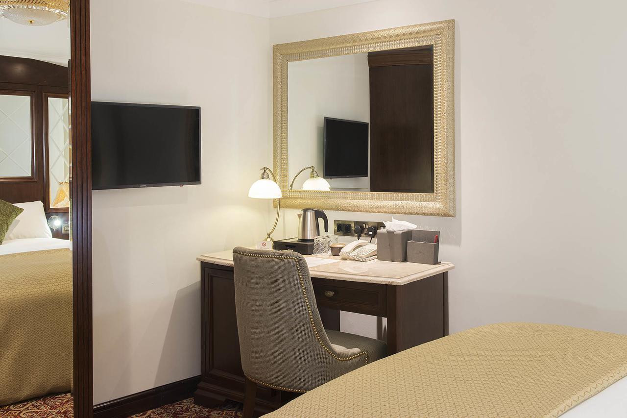 The George Street Hotel Оксфорд Экстерьер фото A vanity table in a hotel room